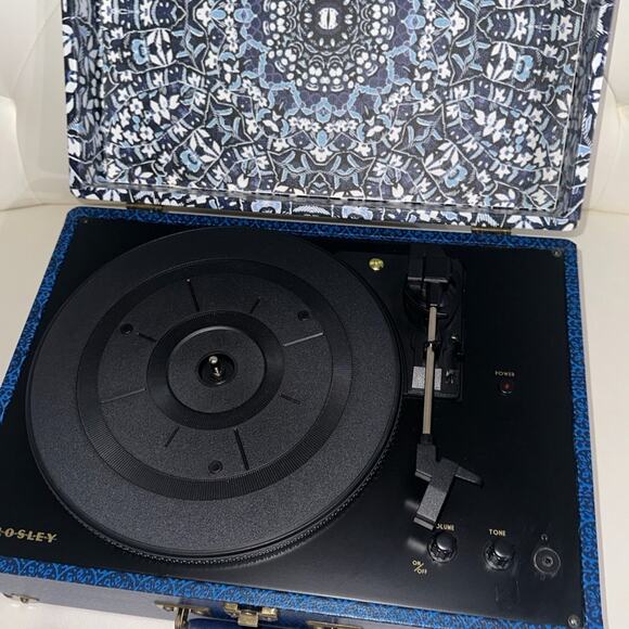 Crosley Radio Kaleidoscope Print Blue & White Record Player - Picture 6 of 12